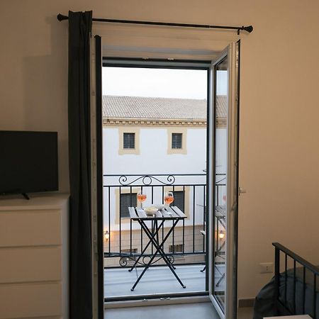 شقة La Casa Di Louis باليرمو المظهر الخارجي الصورة